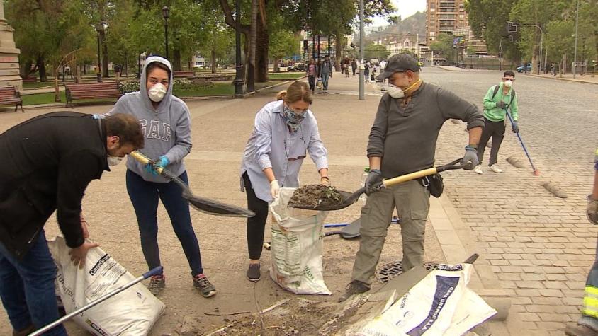[VIDEO] Voluntarios barrieron y recogieron escombros tras protestas
