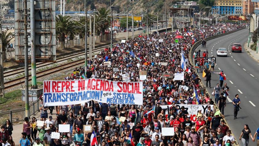 Jorge Sharp valora histórica marcha de Viña del Mar-Valparaíso y critica la represión de carabineros