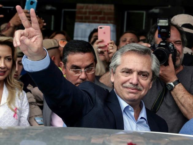 Candidato opositor Alberto Fernández lidera elección presidencial en Argentina