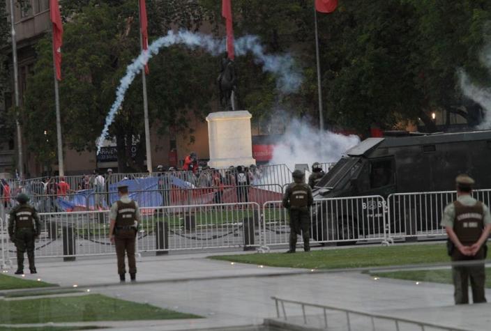 Contraloría pide a Carabineros entregar protocolos de uso de bombas lacrimógenas en manifestaciones