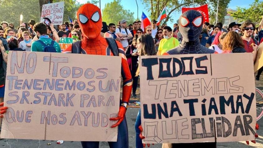 Protestas en Chile: Los ingeniosos carteles que protagonizan las manifestaciones