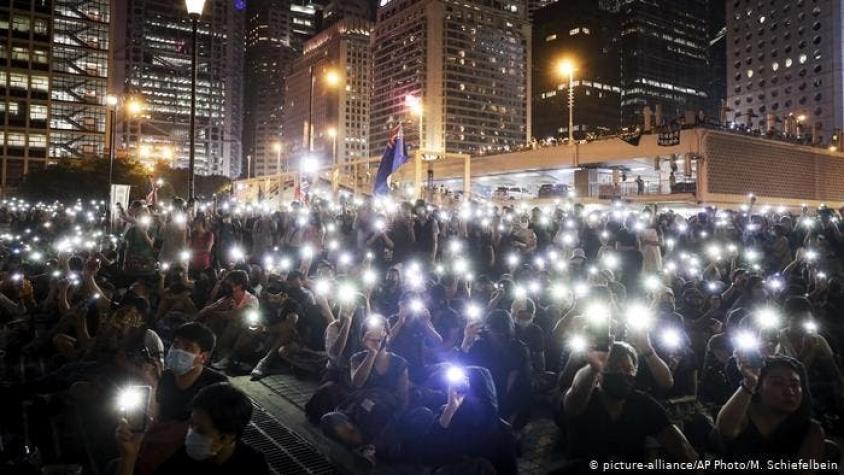 Guerra comercial y manifestaciones hunden a Hong Kong en recesión