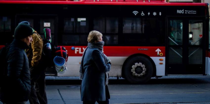 Gobierno evalúa rebaja en el transporte público a adultos mayores