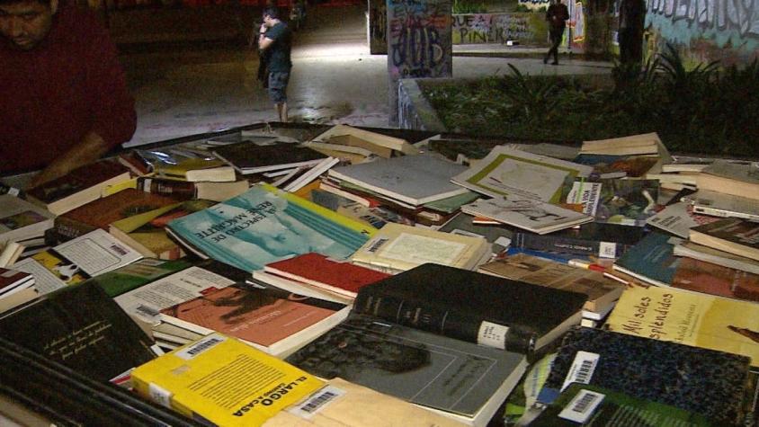[VIDEO] Café literario fue vandalizado: Roban colección de libros avaluada en 132 millones de pesos