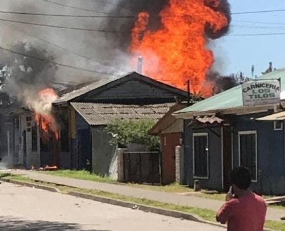 [VIDEO] Incendio afecta sede de parlamentario UDI en Cañete