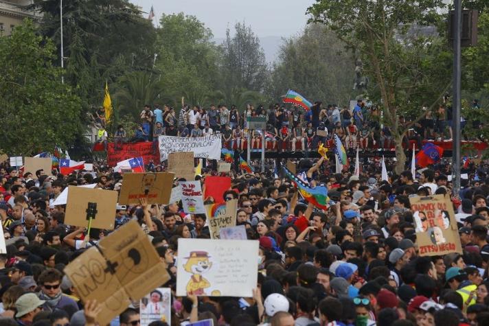 Encuesta: Ocho de cada diez chilenos están de acuerdo con el movimiento social
