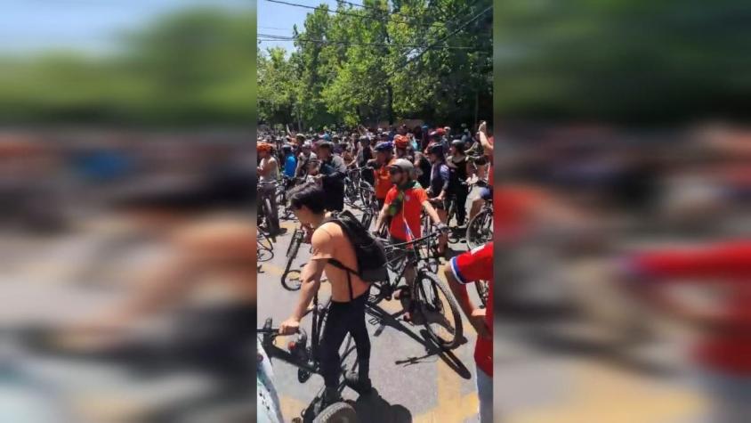 [VIDEO] Ciclistas se manifiestan frente a la casa del Presidente Piñera