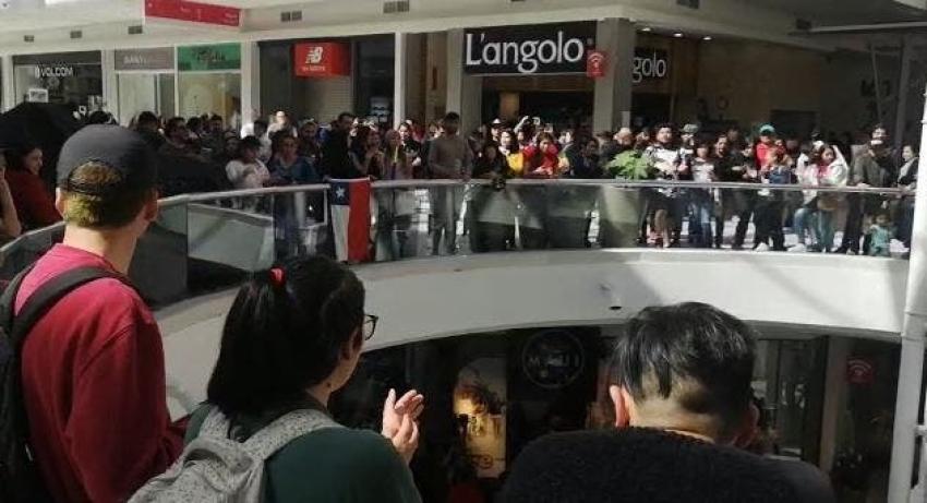 [VIDEO] Ordenan evacuación en mall El Trébol en Talcahuano por manifestaciones al interior