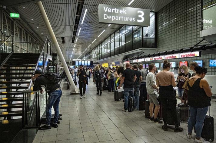Falsa alerta de avión en aeropuerto de Ámsterdam desencadena alarma antisecuestros