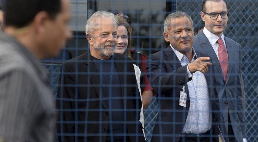 Justicia brasileña autoriza la liberación de Lula da Silva y sale de la cárcel