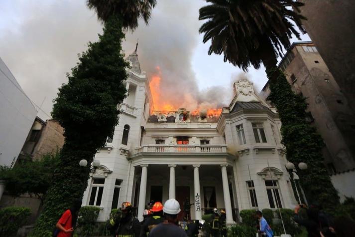 De casa quinta a Universidad Pedro de Valdivia: La historia del recinto que se incendió en Santiago
