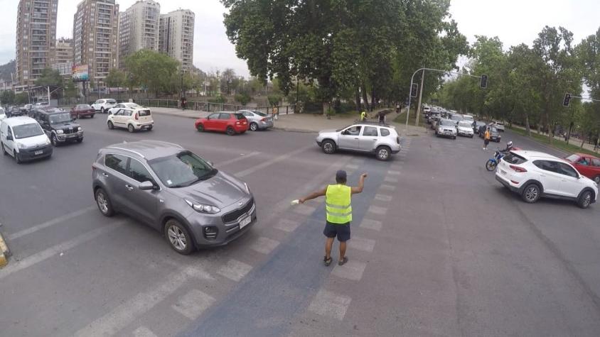 [VIDEO] 109 semáforos siguen sin funcionar en todo Santiago