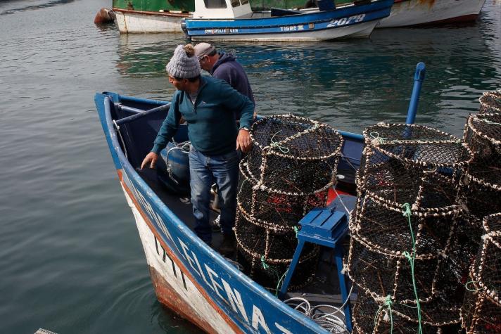 Gobierno anuncia bono de 250 mil pesos para cerca de dos mil pescadores