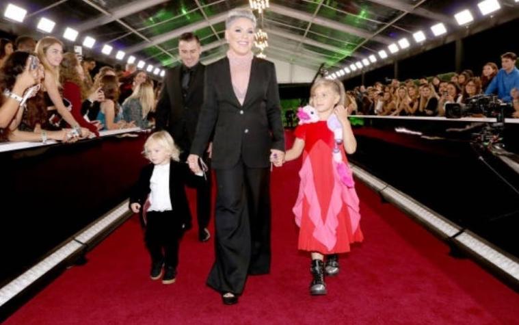 Hija de Pink se lució en los People’s Choice Awards: Imitó vestido de Björk de hace 19 años