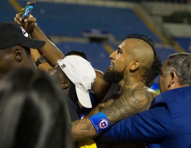 La Primera Fotografía De Arturo Vidal En Su Llegada A Chile