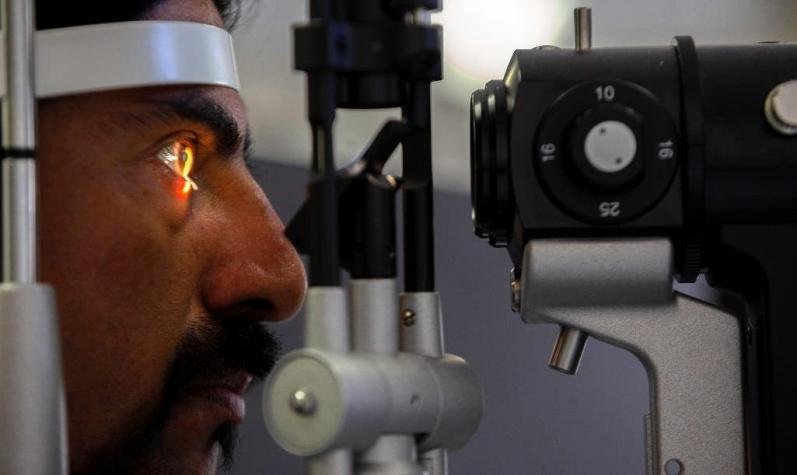 Universidad de Chile realizará las prótesis oculares para lesionados por perdigones