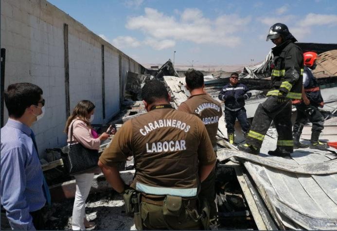 Fiscalía de Arica confirma hallazgo de un cuerpo entre escombros en supermercado incendiado
