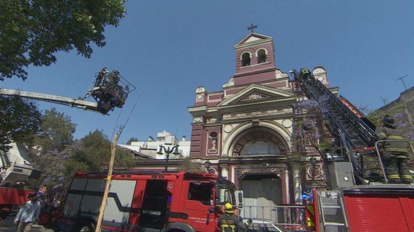 [VIDEO] Incendio genera graves daños en histórica iglesia del Barrio Lastarria
