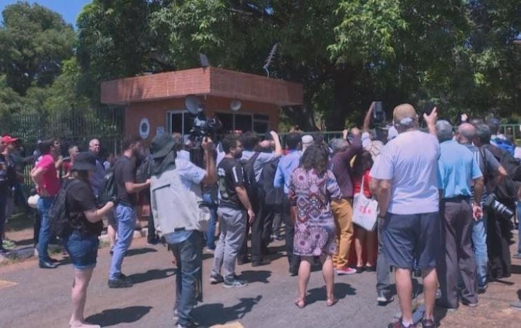 [VIDEO] Partidarios de Guaidó intentan tomarse la embajada de Venezuela en Brasil