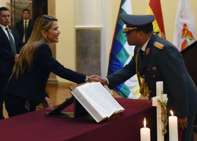 Presidenta interina de Bolivia nombra a sus primeros 11 ministros