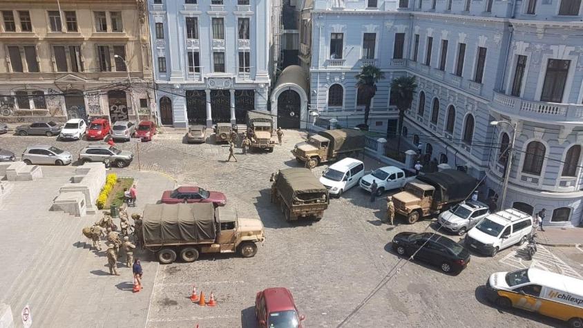 Armada explica la presencia de militares en el centro de Valparaíso