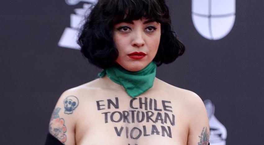 El reguetón arrasa en los Grammy Latinos lleno de gestos de protesta