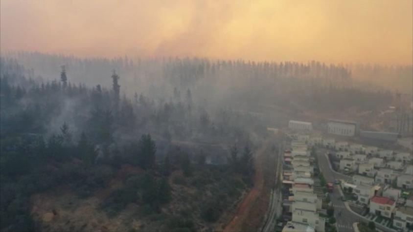 [VIDEO] Evacúan zonas de Curauma por incendios forestales