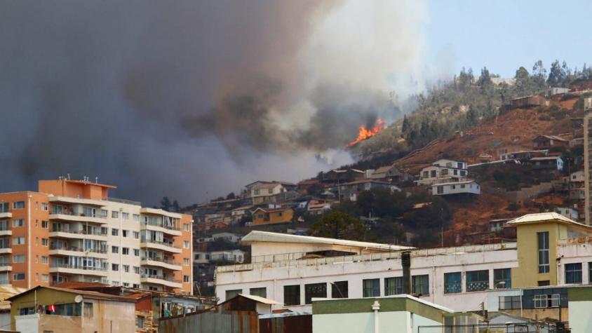 [VIDEO] Incendio en Camino La Pólvora: Intendencia confirma que 4 viviendas resultaron quemadas