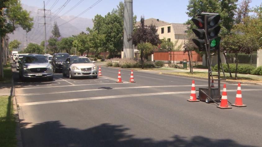 [VIDEO] Implementarán semáforos portátiles en puntos críticos de Santiago