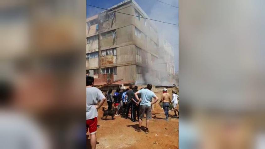 [VIDEO] Cinco personas con principio de asfixia tras incendio estructural en Valparaíso