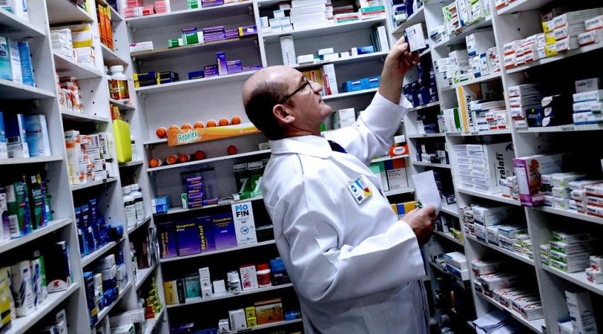 FNE entrega plan que podría rebajar precio de medicamentos hasta en un 40%