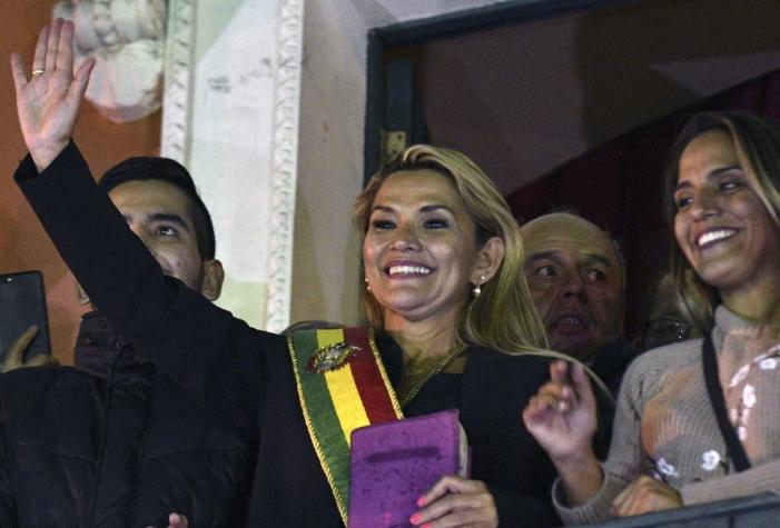 Presidenta interina de Bolivia anuncia que convocará a elecciones en las próximas horas