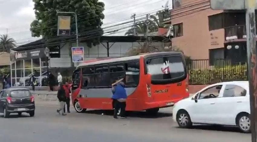 [VIDEO] Choferes de micro son brutalmente agredidos por no adherirse al paro de buses en Valparaíso