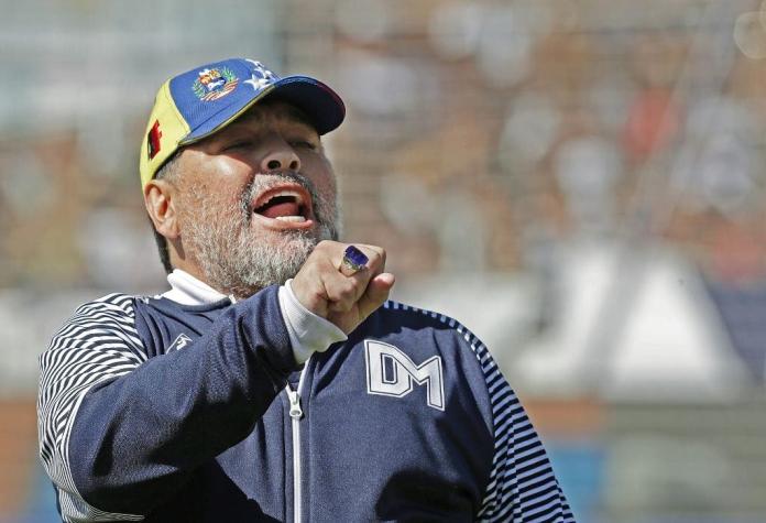 Maradona echa pie atrás: Seguirá siendo entrenador de Gimnasia de La Plata