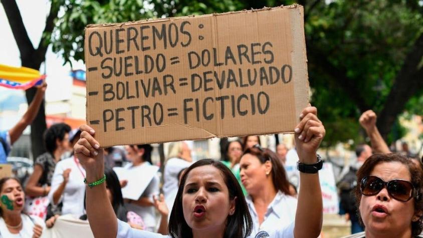 El dólar en Venezuela: cómo sobreviven quienes solo tienen bolívares