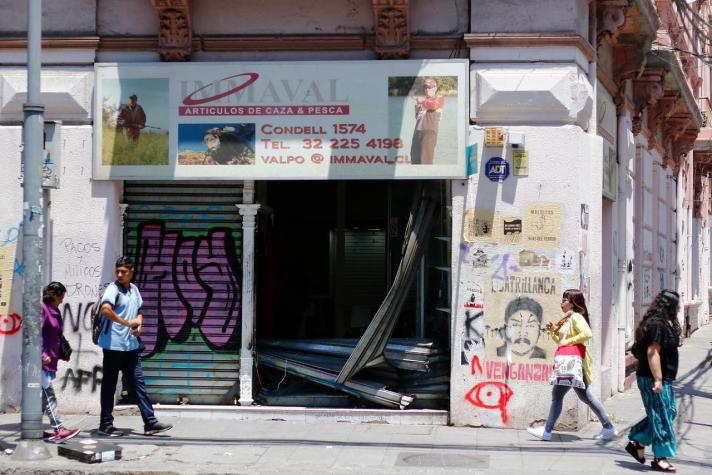 [FOTOS] Saquean armería Immaval en Valparaíso