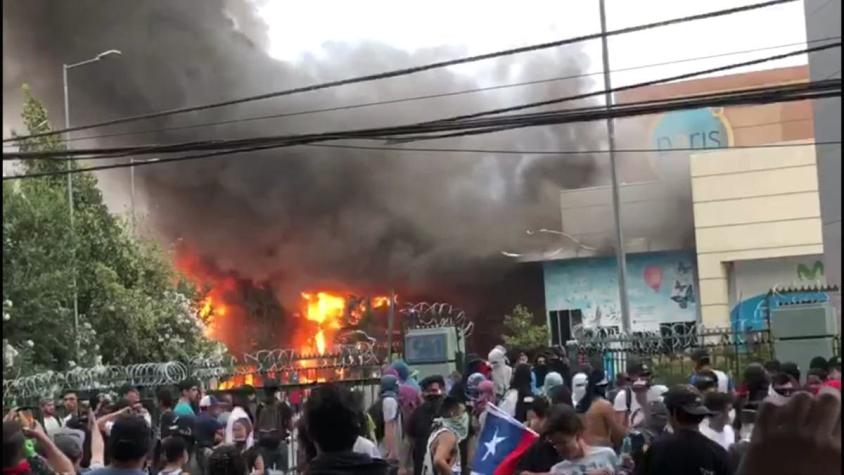[VIDEO] Saquean y queman el único mall de Quilicura