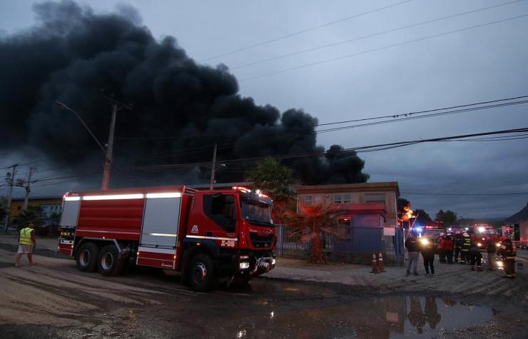 Incendio en Lampa: Cuáles son los riesgos y los grupos más afectados por el humo