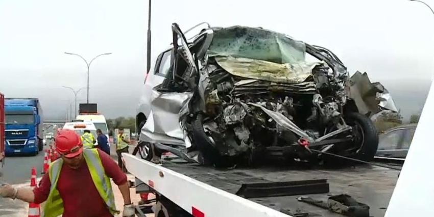 Conductor muere tras colisión con camioneta que huía contra el tránsito en Lo Espejo