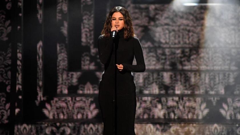 Selena Gomez las hizo todas: cantó, desafinó y lució 3 looks distintos en los AMA's 2019