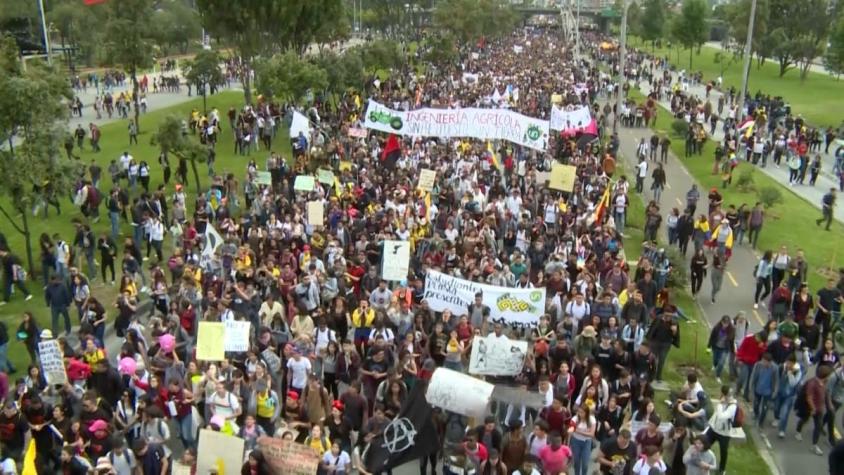 [VIDEO] Las similitudes entre las protestas que han desatado crisis en Colombia y Chile