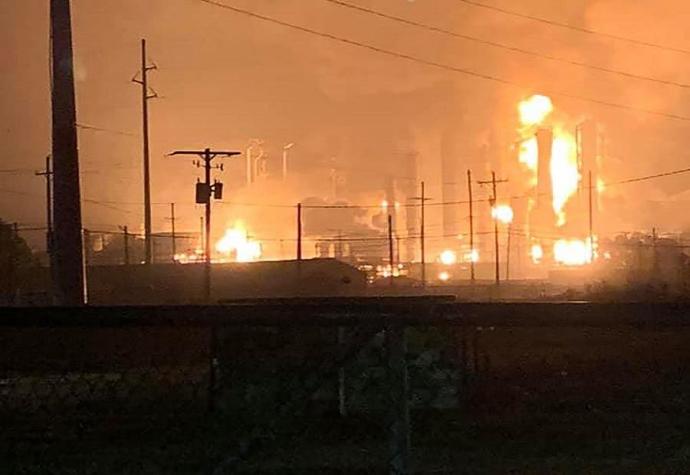 Explosión en planta química de Texas obliga a evacuar sus alrededores