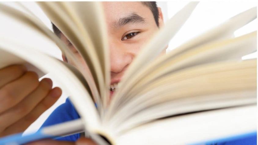 China: El polémico curso de lectura rápida que promete enseñar a leer 100.000 palabras en 5 minutos