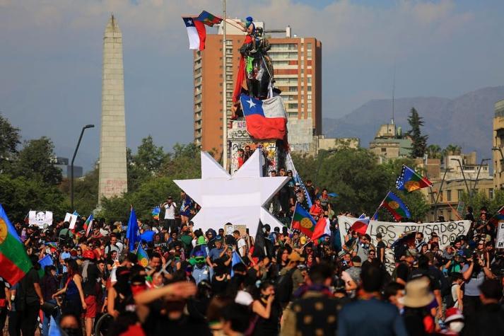 70% de los chilenos sigue optimista con las movilizaciones según encuesta Criteria