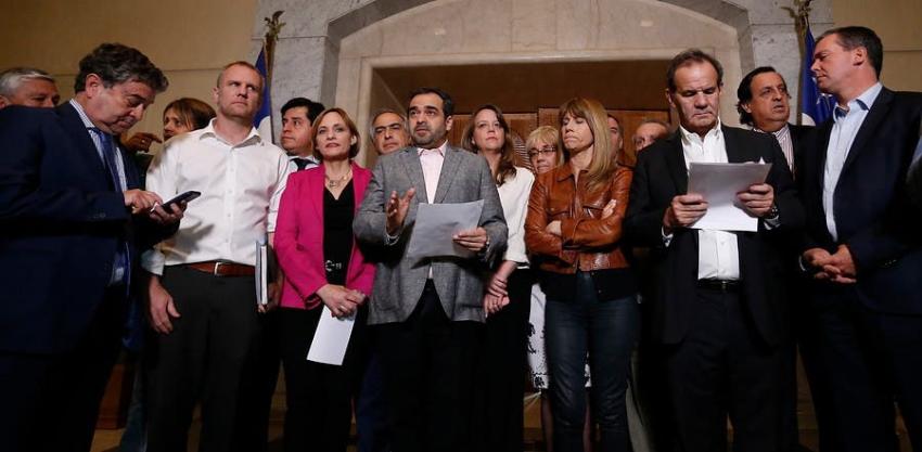 Senado firma acuerdo por la paz y emplaza a Piñera a tomar medidas para resguardar el orden público