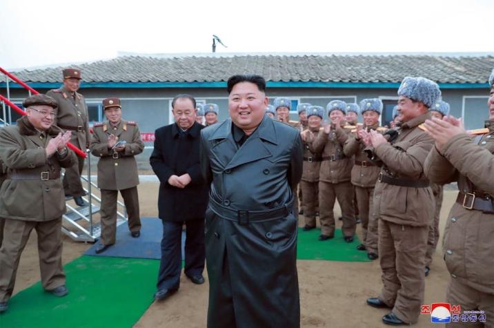 Líder norcoreano Kim Jong Un supervisó el test de un "lanzador de misiles múltiple"