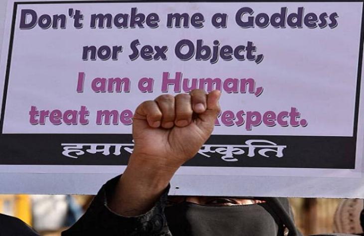 Una mujer muere tras ser violada y quemada en India
