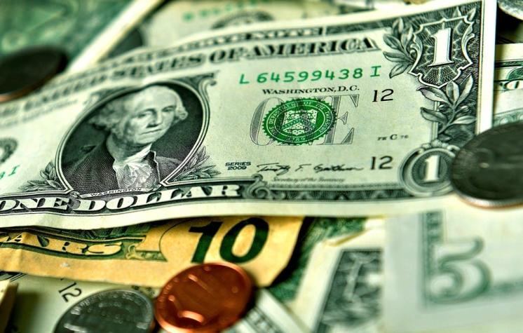 Dólar cae a ratos de los $ 800 apoyado por fuerte alza del cobre
