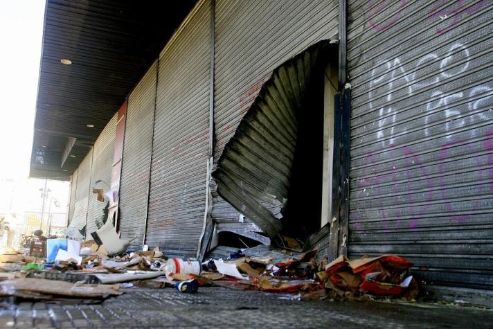 Reporte de Subsecretaría de Interior: Una estación de Metro dañada y tres saqueos en La Cisterna