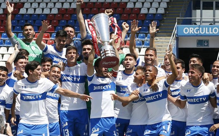 Universidad Católica celebra con la copa de campeón junto a sus hinchas en Renca
